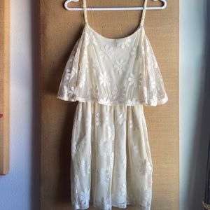 Lacy white sun dress size: M